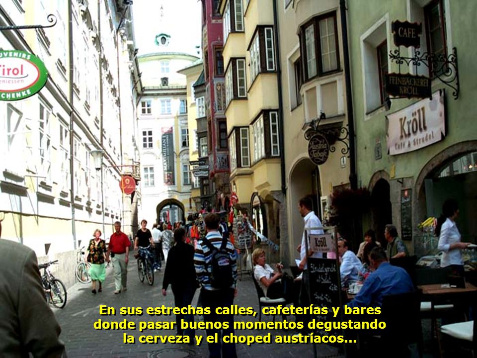 En sus estrechas calles, cafeterías y bares donde pasar buenos momentos degustando la cerveza y el choped austríacos...