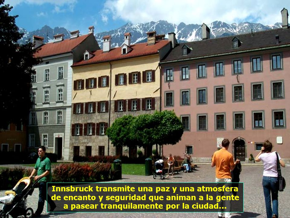 Innsbruck transmite una paz y una atmosfera de encanto y seguridad que animan a la gente a pasear tranquilamente por la ciudad...