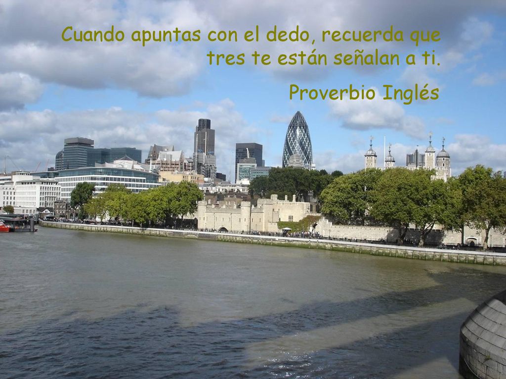 Cuando apuntas con el dedo, recuerda que tres te están señalan a ti.