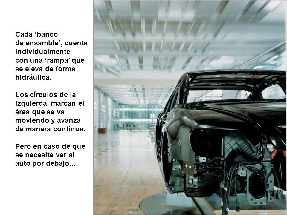 Cada ‘banco de ensamble’, cuenta. individualmente. con una ‘rampa’ que. se eleva de forma. hidráulica.