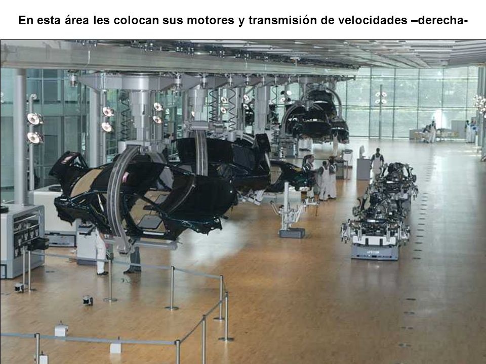 En esta área les colocan sus motores y transmisión de velocidades –derecha-