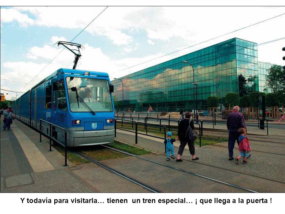Y todavía para visitarla… tienen un tren especial… ¡ que llega a la puerta !
