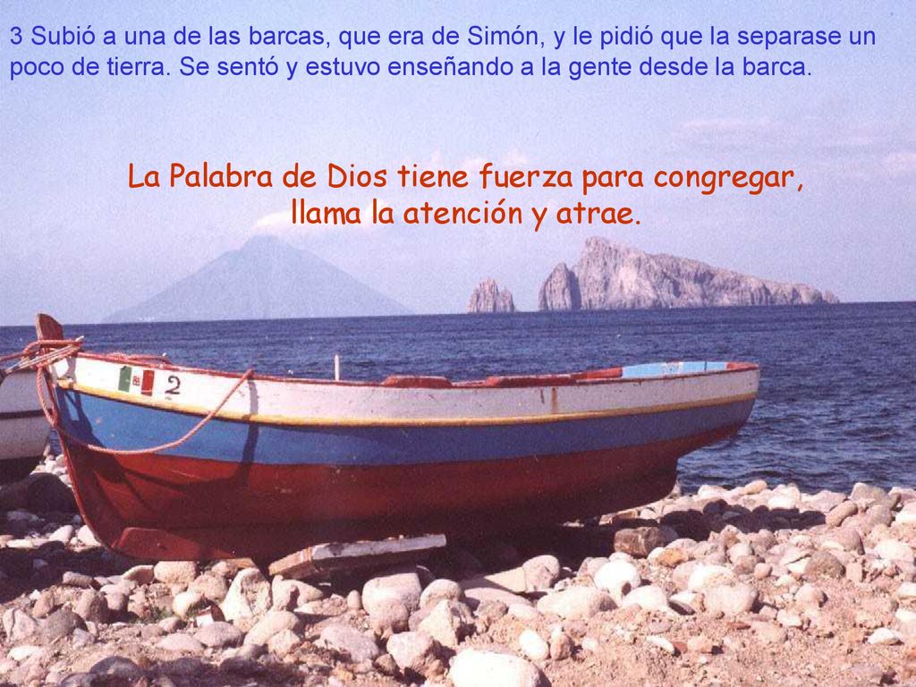 3 Subió a una de las barcas, que era de Simón, y le pidió que la separase un poco de tierra. Se sentó y estuvo enseñando a la gente desde la barca.