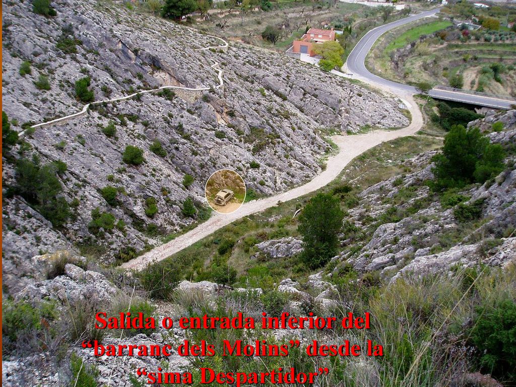 Salida o entrada inferior del barranc dels Molins desde la sima Despartidor