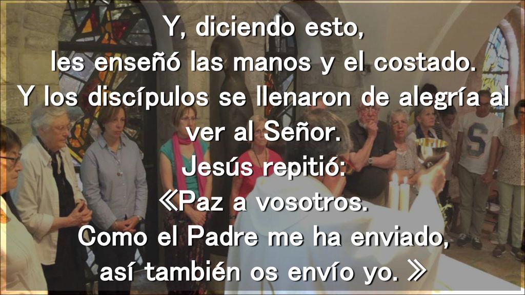 Y, diciendo esto, les enseñó las manos y el costado
