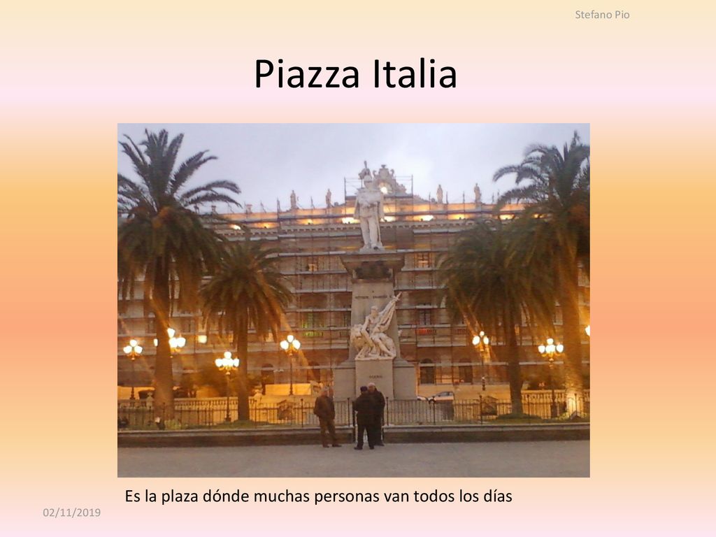 Piazza Italia Es la plaza dónde muchas personas van todos los días