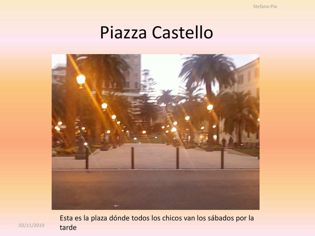 Stefano Pio Piazza Castello. Esta es la plaza dónde todos los chicos van los sábados por la tarde.