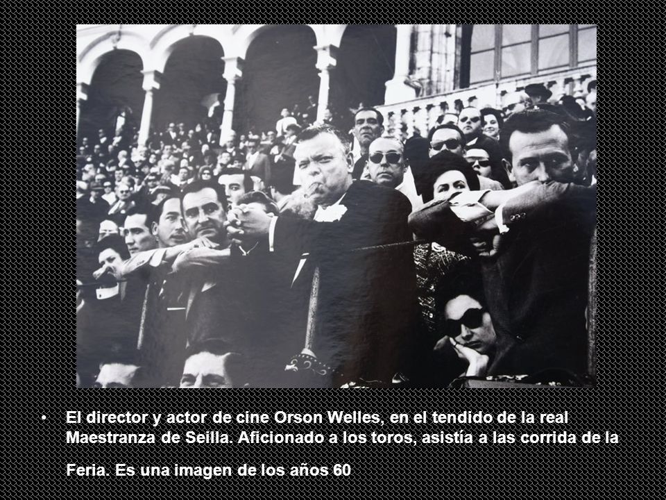 El director y actor de cine Orson Welles, en el tendido de la real Maestranza de Seilla.