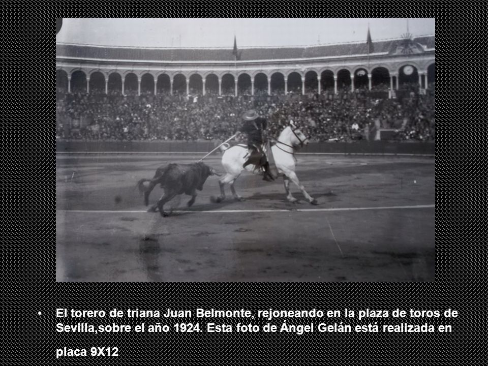 El torero de triana Juan Belmonte, rejoneando en la plaza de toros de Sevilla,sobre el año 1924.