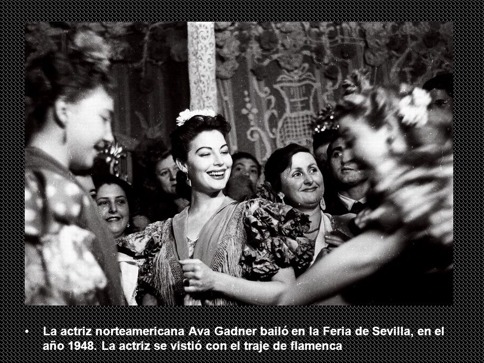 La actriz norteamericana Ava Gadner bailó en la Feria de Sevilla, en el año 1948.