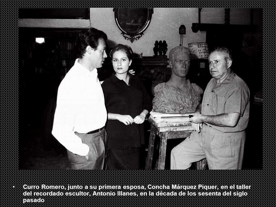 Curro Romero, junto a su primera esposa, Concha Márquez Piquer, en el taller del recordado escultor, Antonio Illanes, en la década de los sesenta del siglo pasado