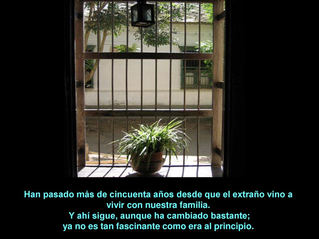 Han pasado más de cincuenta años desde que el extraño vino a vivir con nuestra familia.