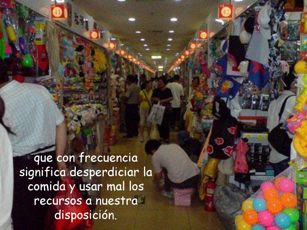 que con frecuencia significa desperdiciar la comida y usar mal los recursos a nuestra disposición.