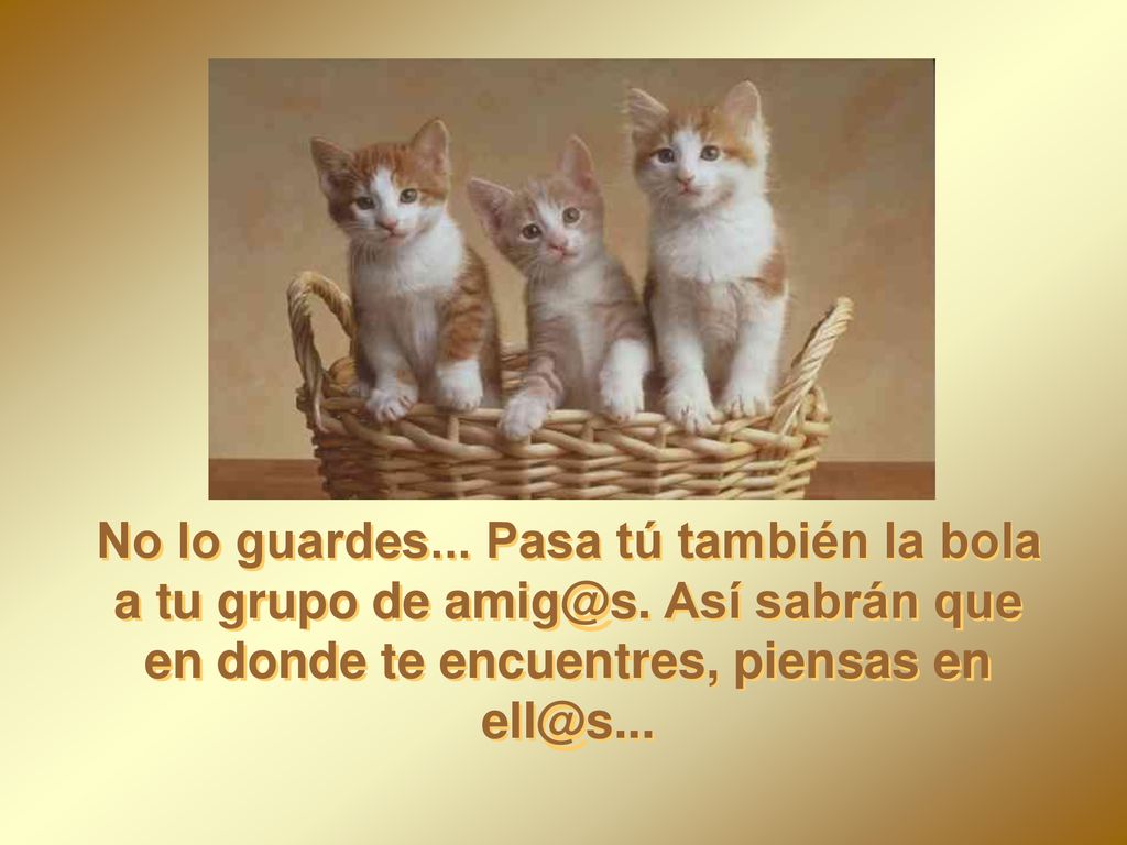 No lo guardes. Pasa tú también la bola a tu grupo de