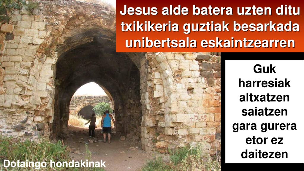 Guk harresiak altxatzen saiatzen gara gurera etor ez daitezen