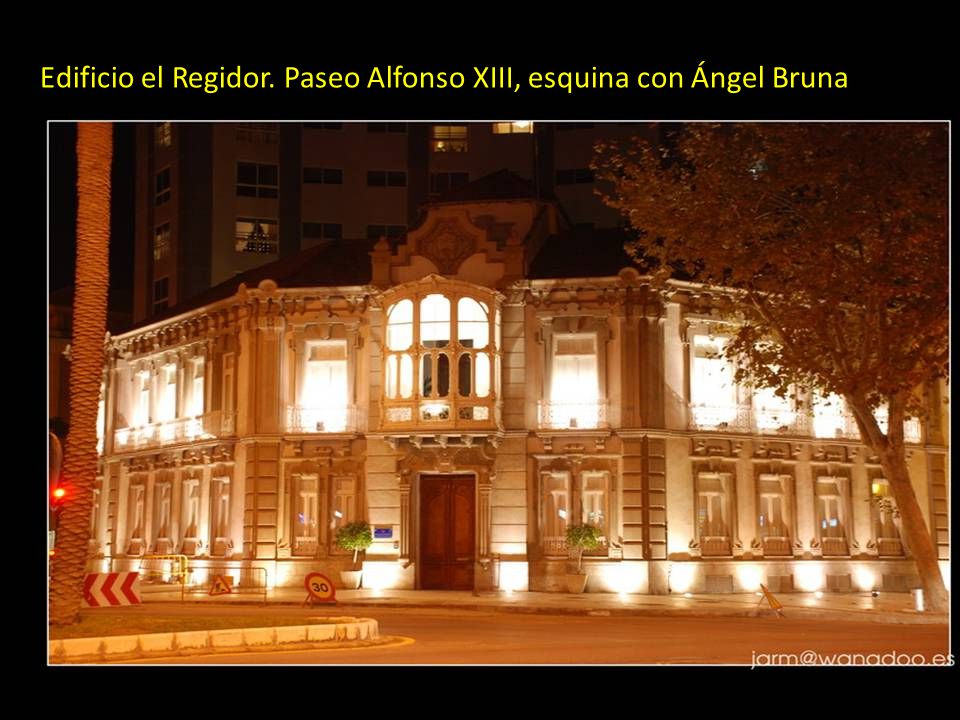 Edificio el Regidor. Paseo Alfonso XIII, esquina con Ángel Bruna