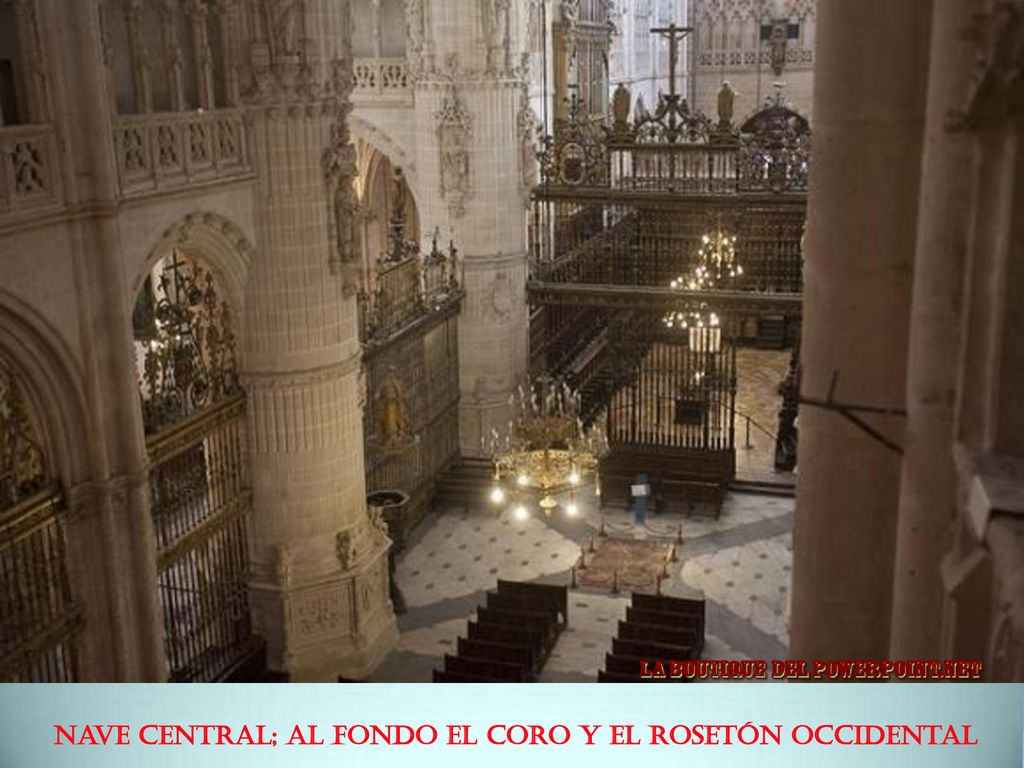 Nave central; al fondo el coro y el rosetón occidental