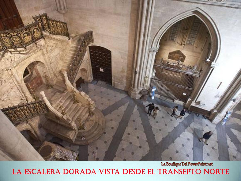 La Escalera Dorada vista desde el transepto norte