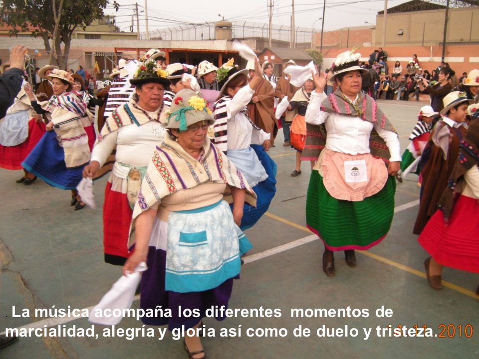 . La música acompaña los diferentes momentos de marcialidad, alegría y gloria así como de duelo y tristeza.