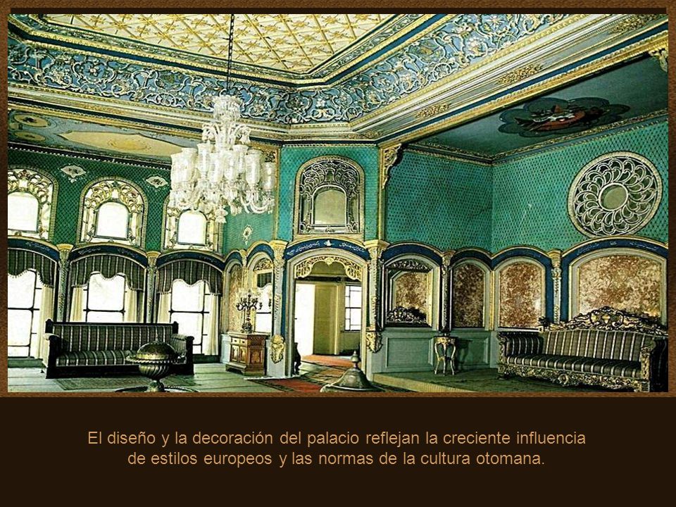 El diseño y la decoración del palacio reflejan la creciente influencia