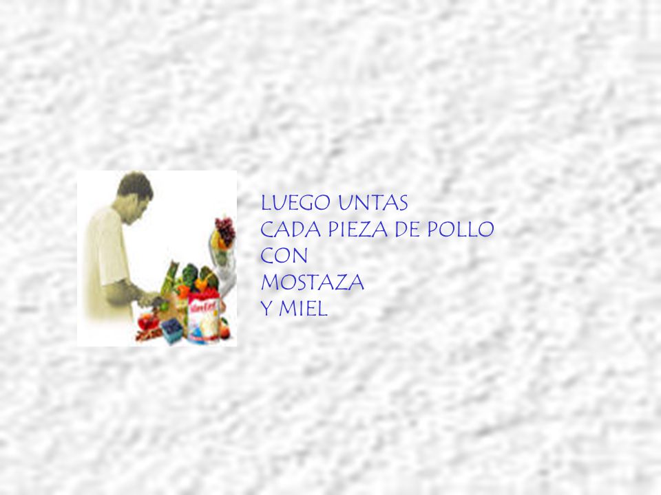 LUEGO UNTAS CADA PIEZA DE POLLO CON MOSTAZA Y MIEL