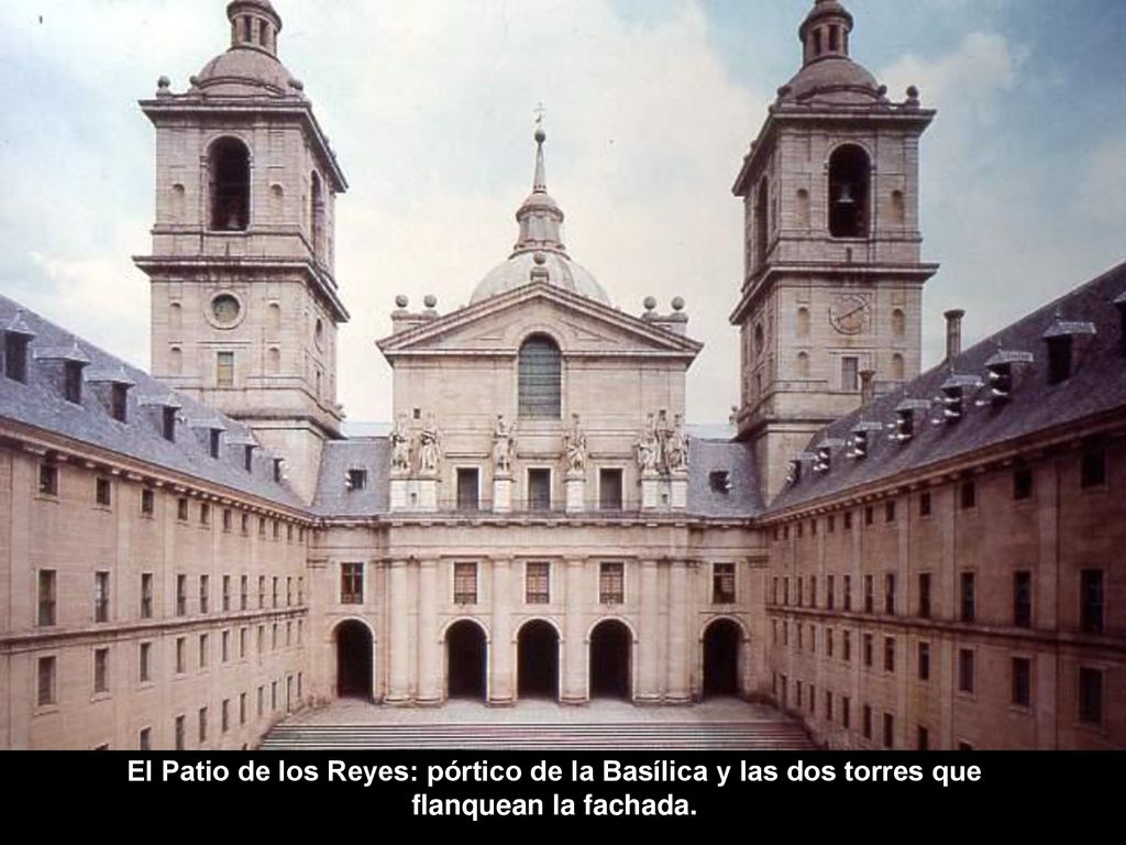 El Patio de los Reyes: pórtico de la Basílica y las dos torres que flanquean la fachada.