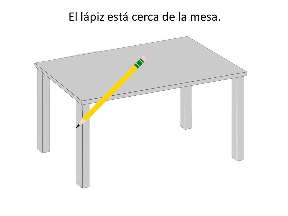 El lápiz está cerca de la mesa.