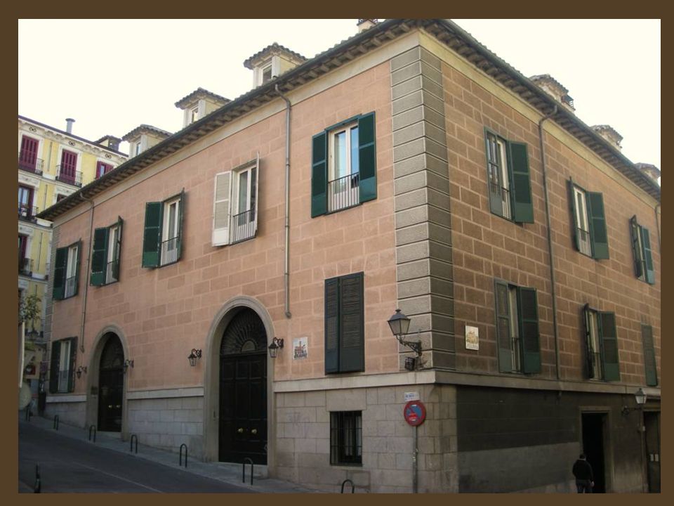 PALACIO DEL PRÍNCIPE DE ANGLONA Precisamente en esos bajos acogieron en su día los túneles secretos que comunicaban con el Palacio Real.