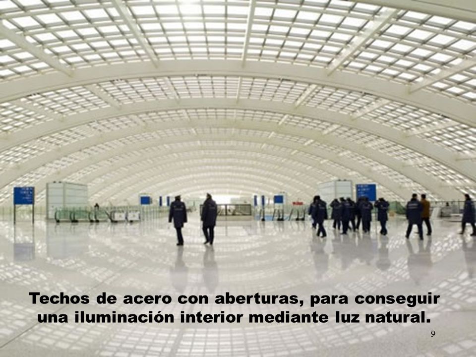 Techos de acero con aberturas, para conseguir una iluminación interior mediante luz natural.
