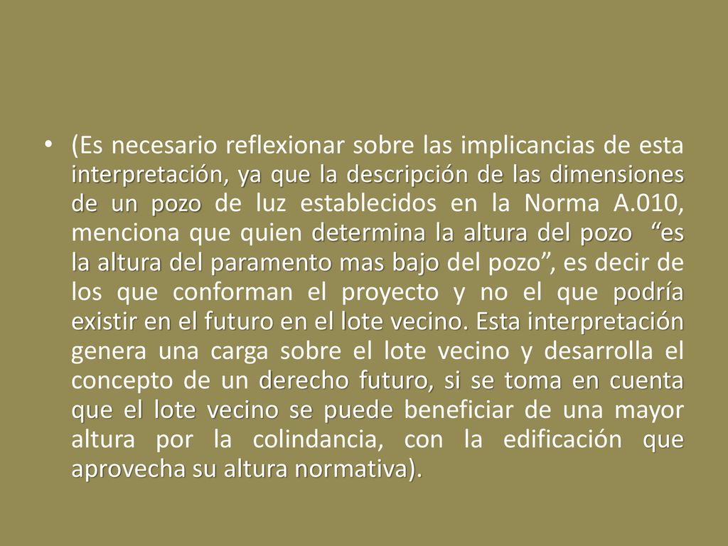 (Es necesario reflexionar sobre las implicancias de esta interpretación, ya que la descripción de las dimensiones de un pozo de luz establecidos en la Norma A.010, menciona que quien determina la altura del pozo es la altura del paramento mas bajo del pozo , es decir de los que conforman el proyecto y no el que podría existir en el futuro en el lote vecino.