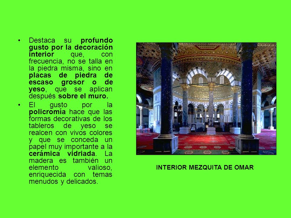 Destaca su profundo gusto por la decoración interior que, con frecuencia, no se talla en la piedra misma, sino en placas de piedra de escaso grosor o de yeso, que se aplican después sobre el muro.