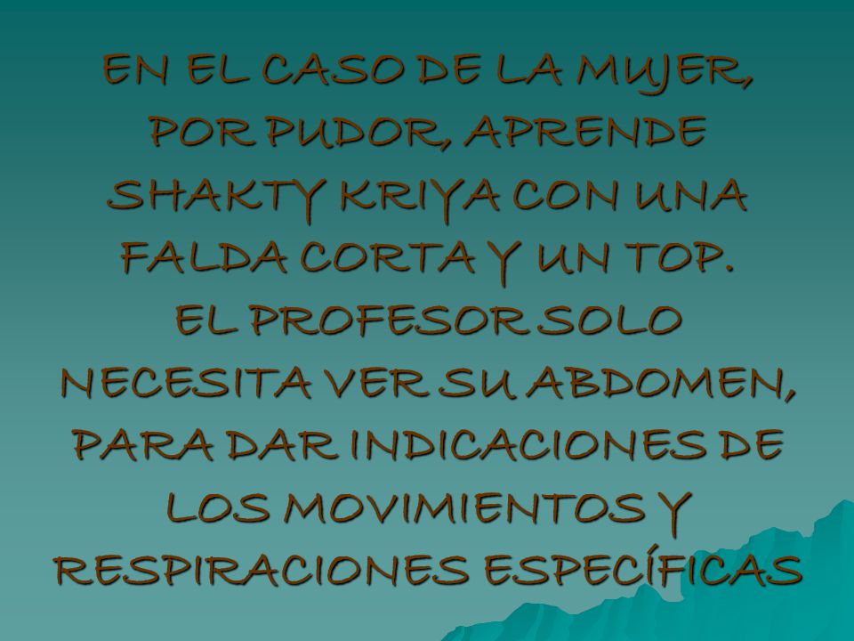 EN EL CASO DE LA MUJER, POR PUDOR, APRENDE SHAKTY KRIYA CON UNA FALDA CORTA Y UN TOP.