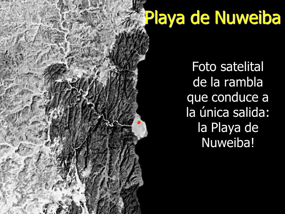 Playa de Nuweiba Foto satelital de la rambla que conduce a la única salida: la Playa de Nuweiba!