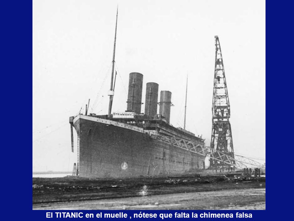 El TITANIC en el muelle , nótese que falta la chimenea falsa
