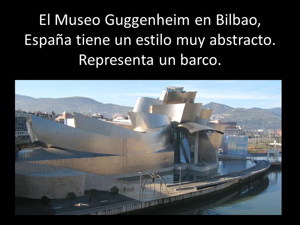 El Museo Guggenheim en Bilbao, España tiene un estilo muy abstracto