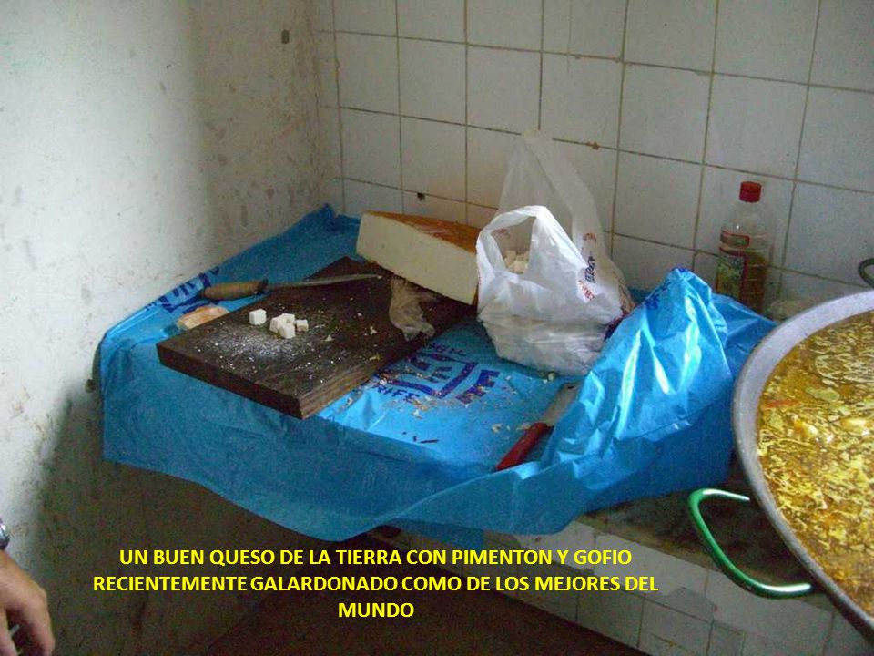 UN BUEN QUESO DE LA TIERRA CON PIMENTON Y GOFIO RECIENTEMENTE GALARDONADO COMO DE LOS MEJORES DEL MUNDO