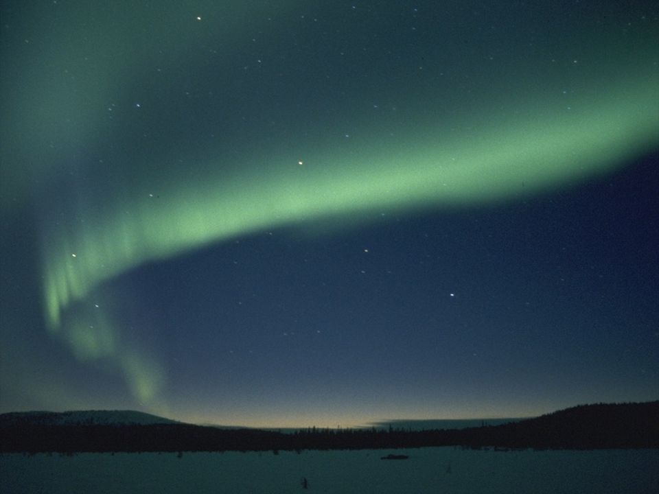 La aurora es un brillo que aparece en el cielo nocturno, usualmente en zonas polares. Aurora Borealis es un brillo que aparece is a light phenomenon taking place in the sky