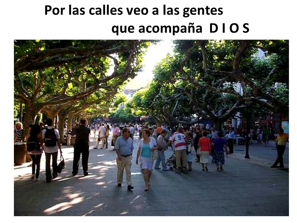 Por las calles veo a las gentes que acompaña D I O S