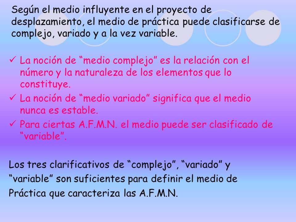 Según el medio influyente en el proyecto de desplazamiento, el medio de práctica puede clasificarse de complejo, variado y a la vez variable.
