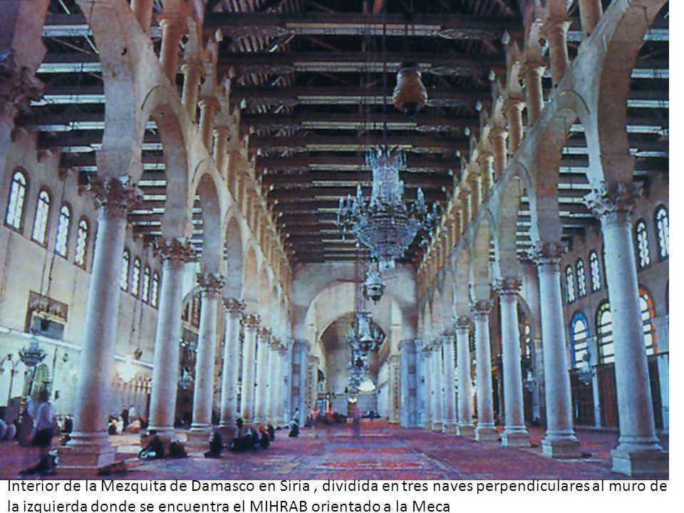 Interior de la Mezquita de Damasco en Siria , dividida en tres naves perpendiculares al muro de la izquierda donde se encuentra el MIHRAB orientado a la Meca