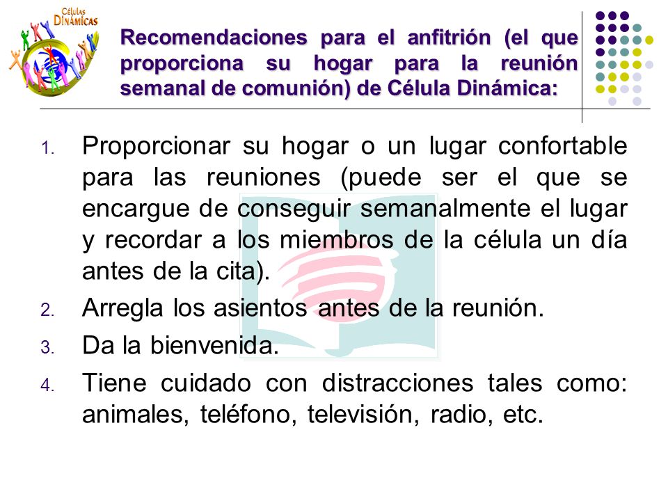 Arregla los asientos antes de la reunión. Da la bienvenida.