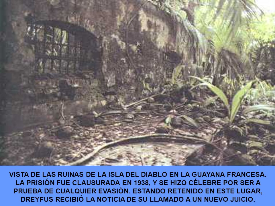 VISTA DE LAS RUINAS DE LA ISLA DEL DIABLO EN LA GUAYANA FRANCESA