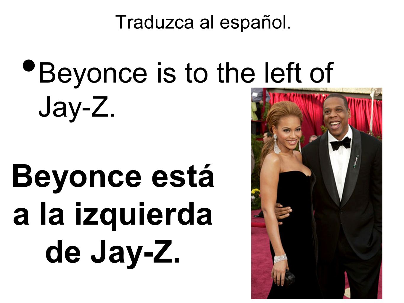 Beyonce está a la izquierda de Jay-Z.