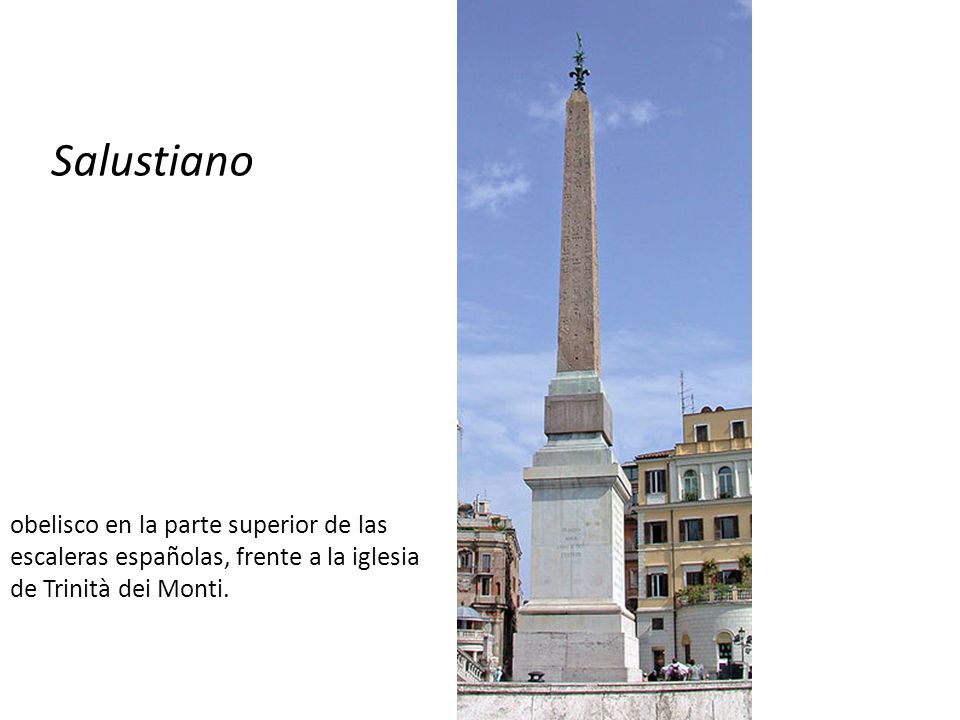 Salustiano obelisco en la parte superior de las escaleras españolas, frente a la iglesia de Trinità dei Monti.