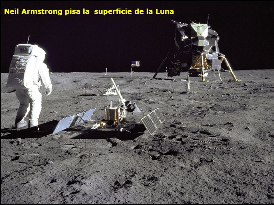 Neil Armstrong pisa la superficie de la Luna
