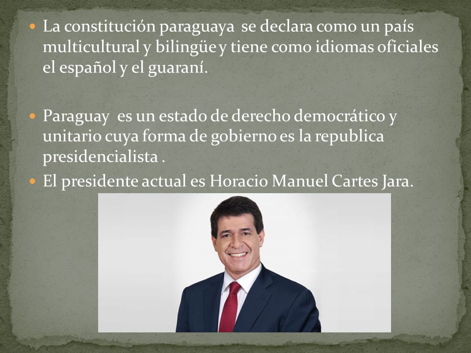 La constitución paraguaya se declara como un país multicultural y bilingüe y tiene como idiomas oficiales el español y el guaraní.