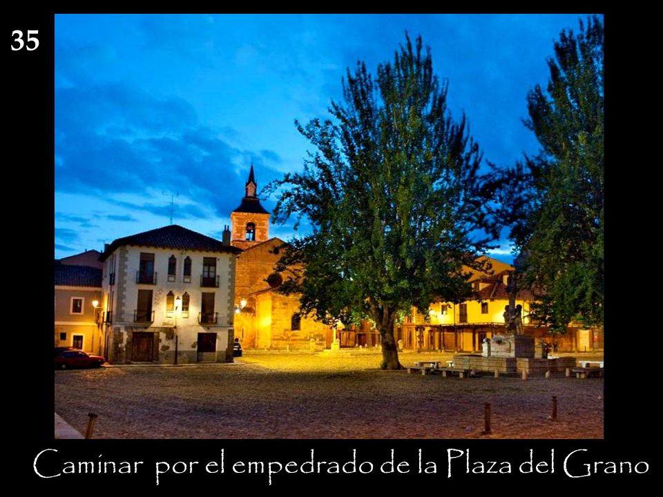 Caminar por el empedrado de la Plaza del Grano