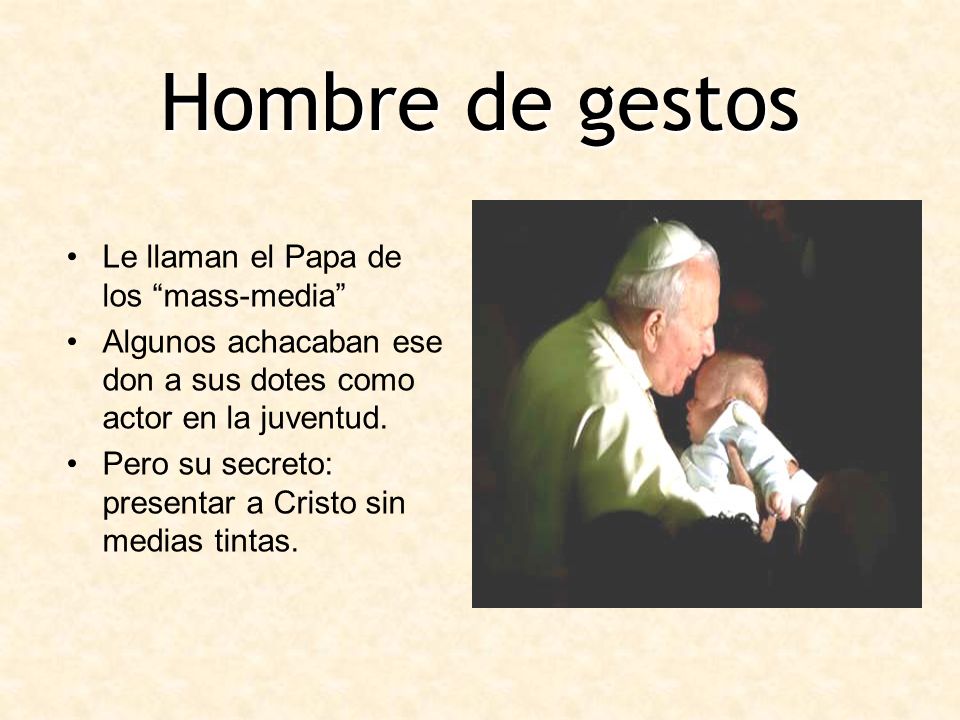 Hombre de gestos Le llaman el Papa de los mass-media