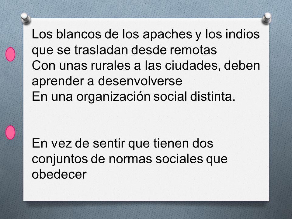 Los blancos de los apaches y los indios que se trasladan desde remotas