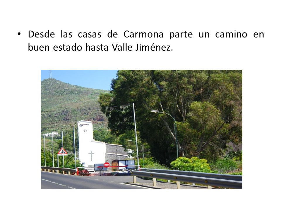 Desde las casas de Carmona parte un camino en buen estado hasta Valle Jiménez.